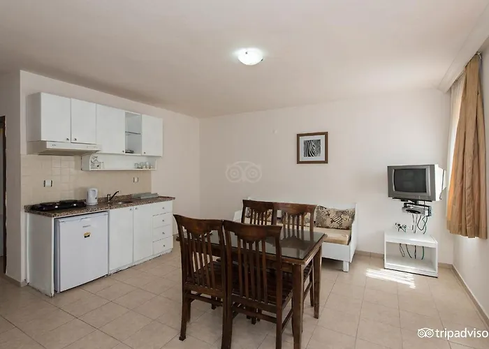 Safari Apartmanhotel 4*