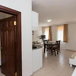 Safari 4* Side