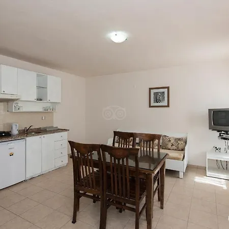 Safari מלון דירות 4*