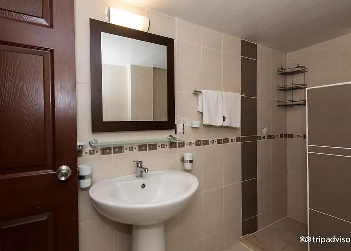 Safari Suit Hotel 4* Side