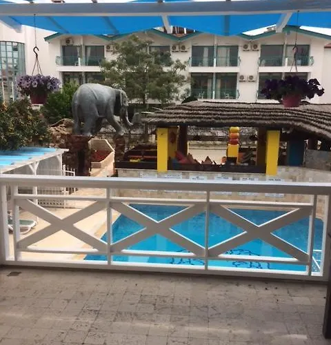 Safari Suit Hotel 4* Side